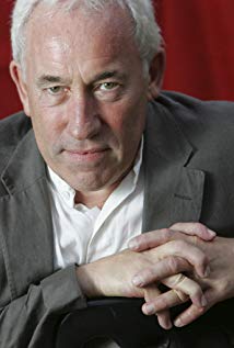 How tall is Simon Callow?